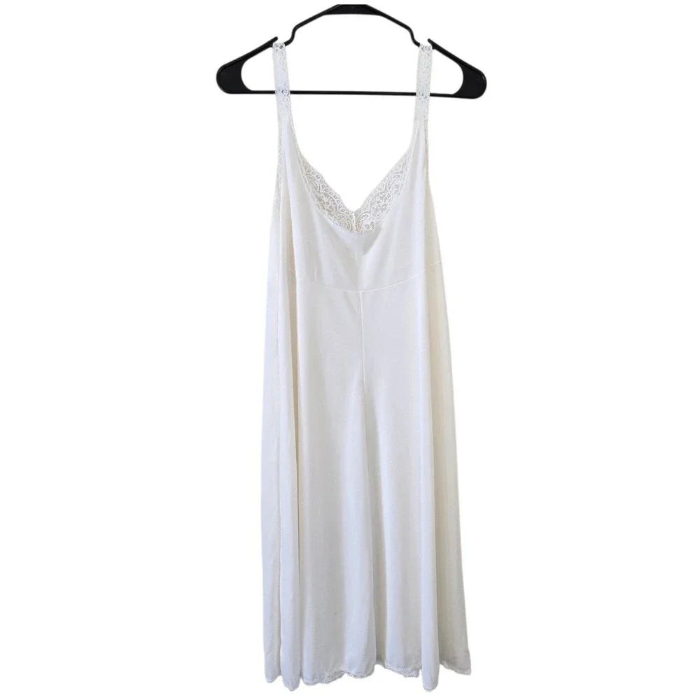 Vassarette Vintage White Lace Trim Full Slip Antron III Nylon 40F Made in USA